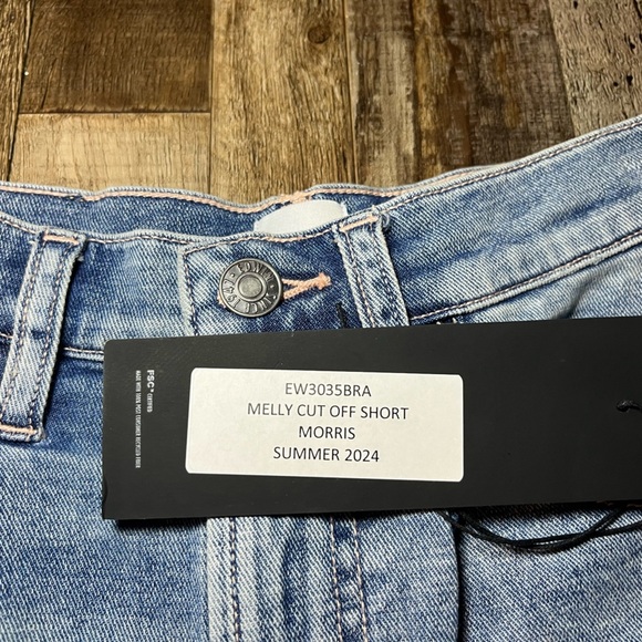 Edwin NWT Melly Cut Off Denim Short in Morris Size 26 - Picture 2 of 4